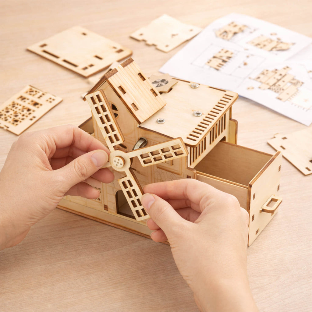 DIY Hand-Cranked Wooden Music Box Pen Holder product detail image 2